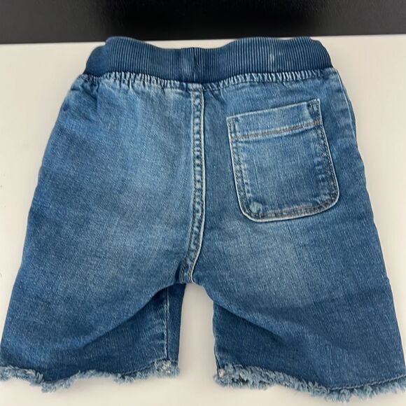 Toddler Gap Bundle of 3 t-shirts and 1 denim shorts - Picture 13 of 13